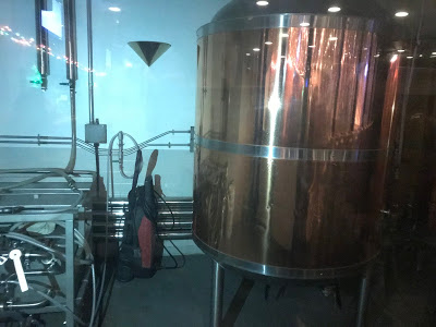 神奈川・横須賀 シャーキーズ　醸造タンク